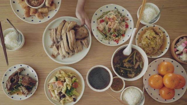 詳情圖-一家人在中國新年那天吃飯。