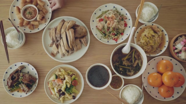 詳情圖-一家人在中國新年那天吃飯。