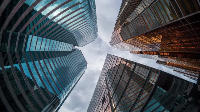 香港高层企业大楼的低角度