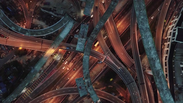 詳情圖-無人機直接俯瞰城市夜景與高架公路橋交叉路口