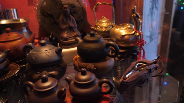 手工制作的茶壶展览。茶道