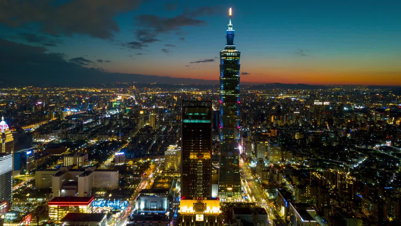 日落之夜照亮台北塔市中心的空中全景，4k时间间隔的台湾
