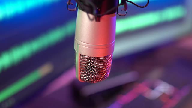 录音室麦克风录音播客音频- 4K镜头