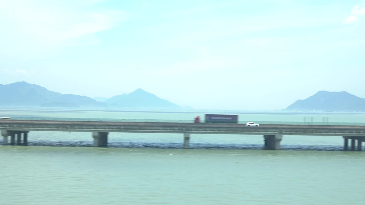 从火车车窗眺望温州的风景