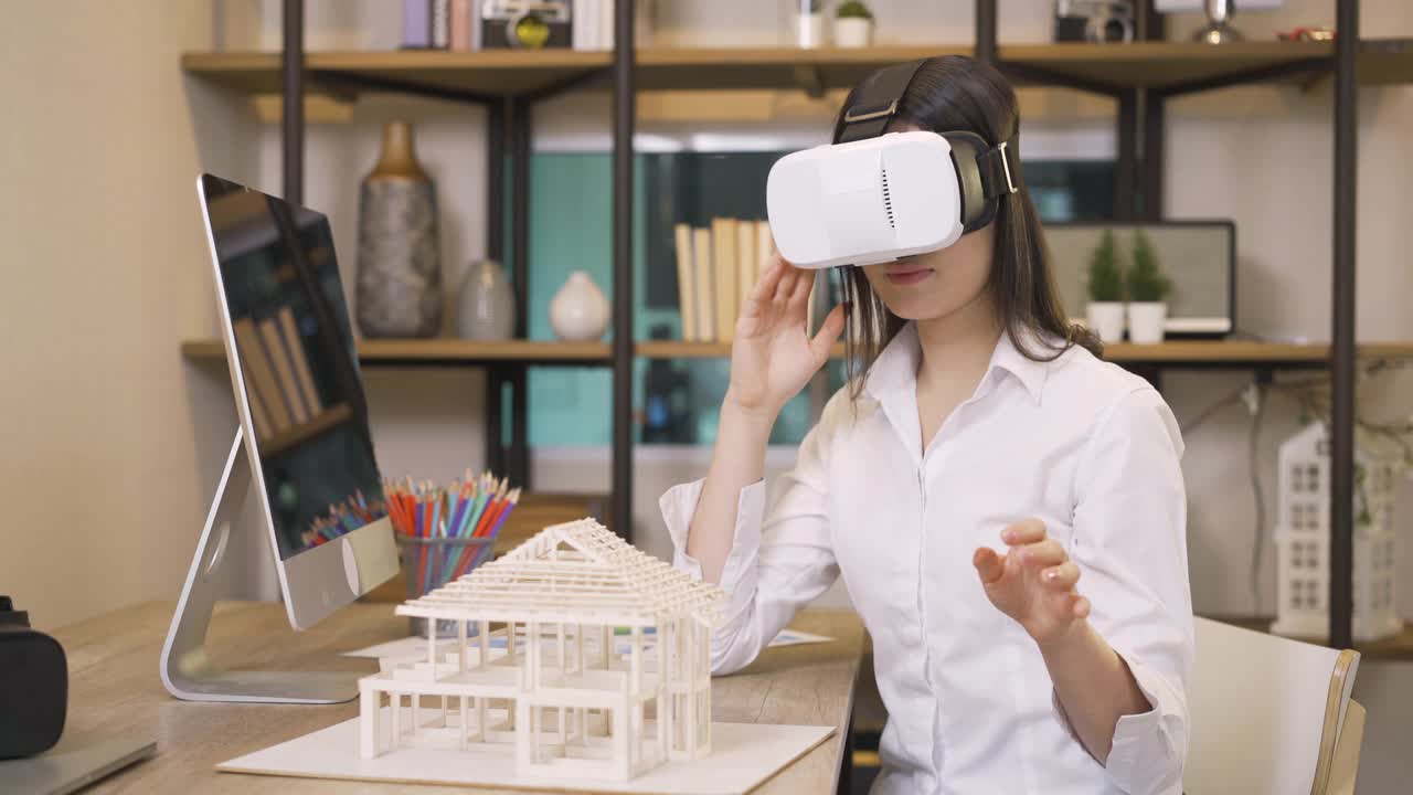 建筑师使用VR头盔探索3D建筑模型