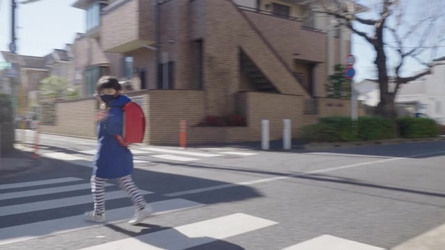 詳情圖-小學(xué)女孩上學(xué)