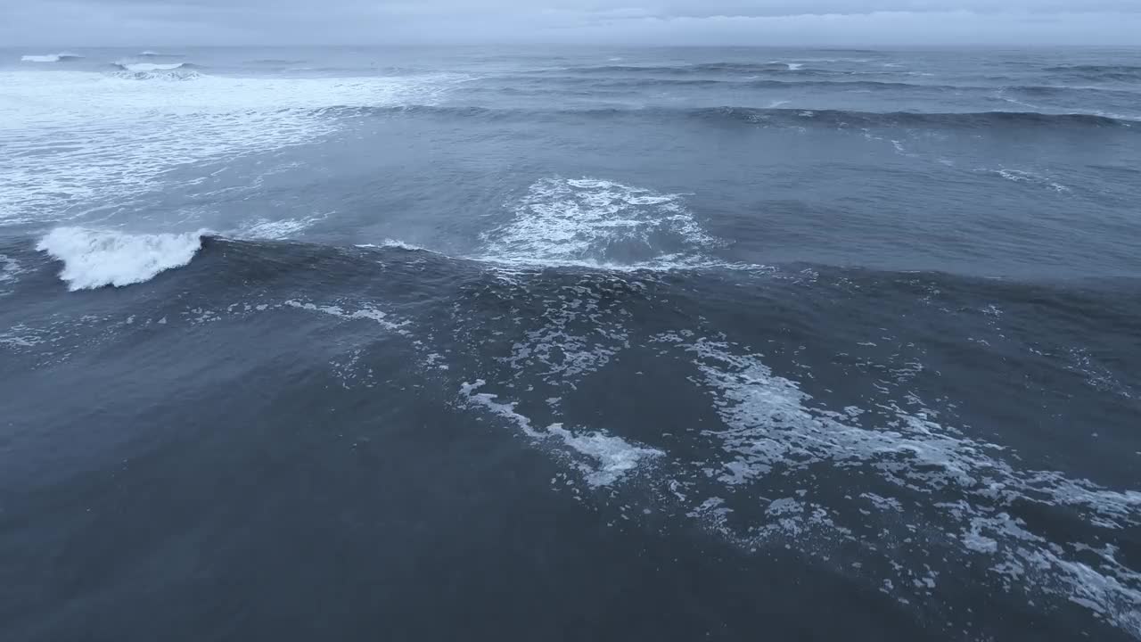 在大西洋海岸冲浪