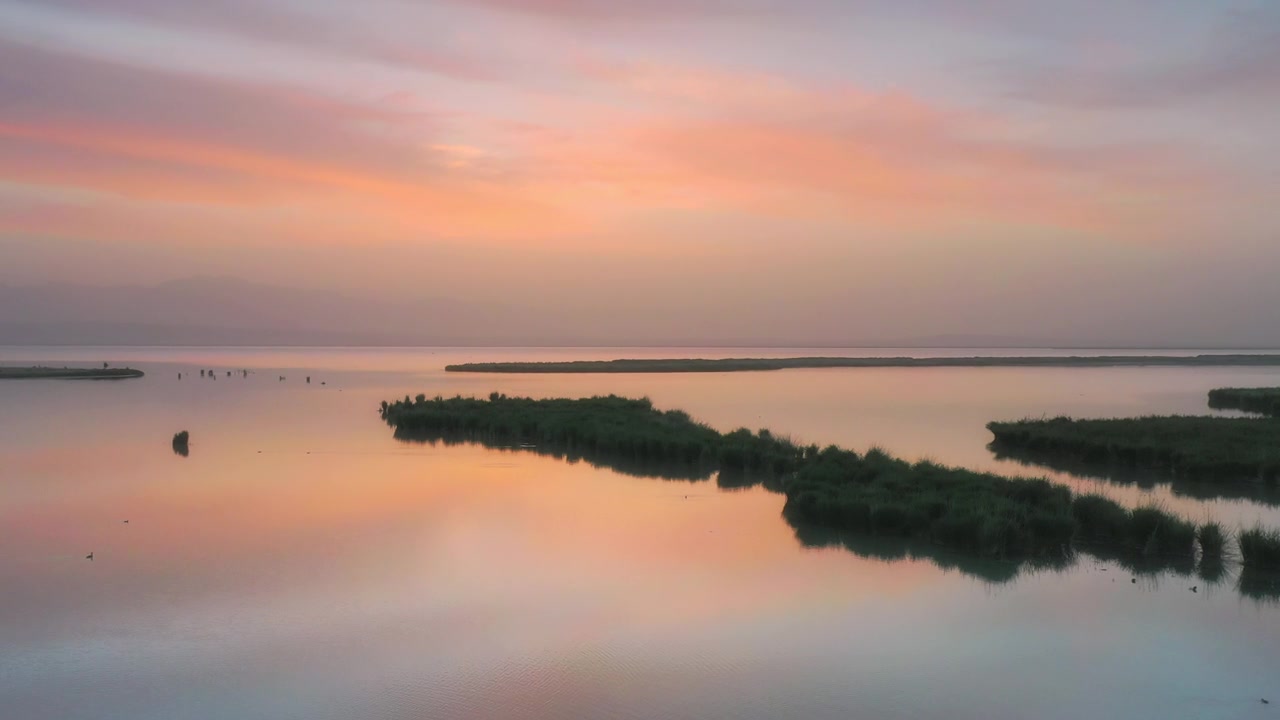 详情图-草原湿地上的日出非常梦幻