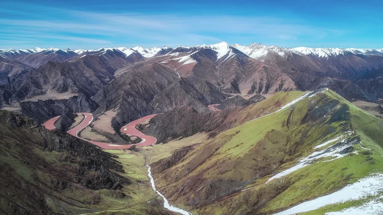 草原、雪山、长江的神奇结合
