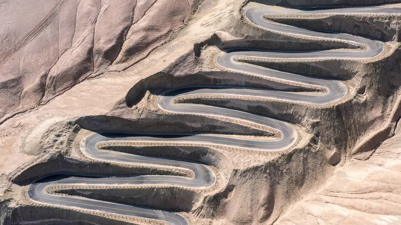 詳情圖-一條有600多個彎道的道路蜿蜒穿過帕米爾高原