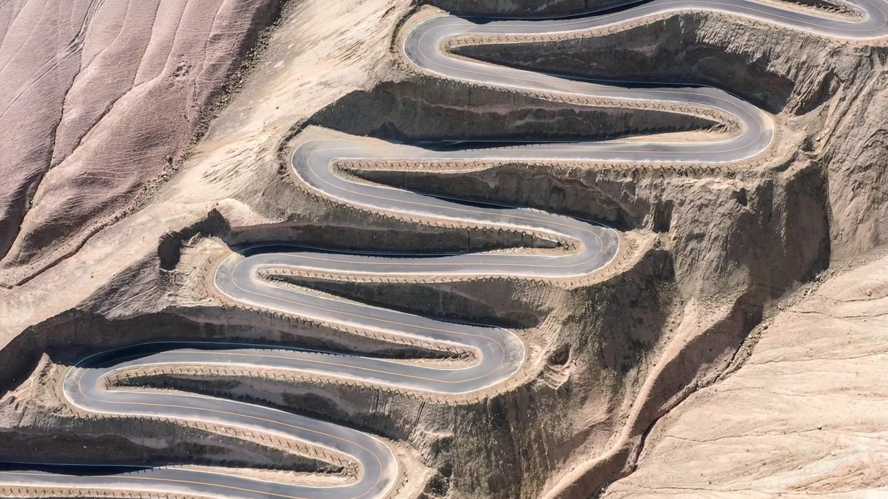 詳情圖-一條有600多個彎道的道路蜿蜒穿過帕米爾高原