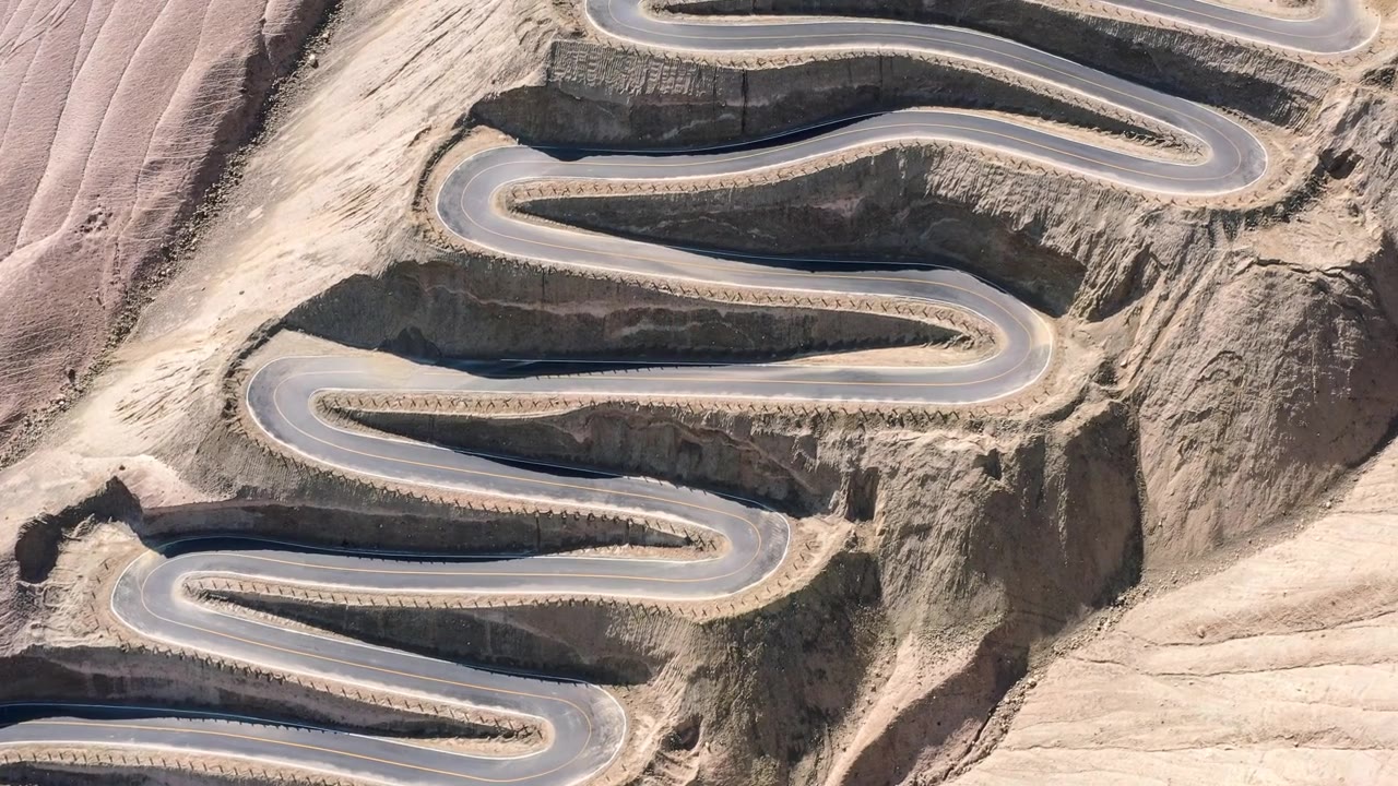 詳情圖-一條有600多個彎道的道路蜿蜒穿過帕米爾高原