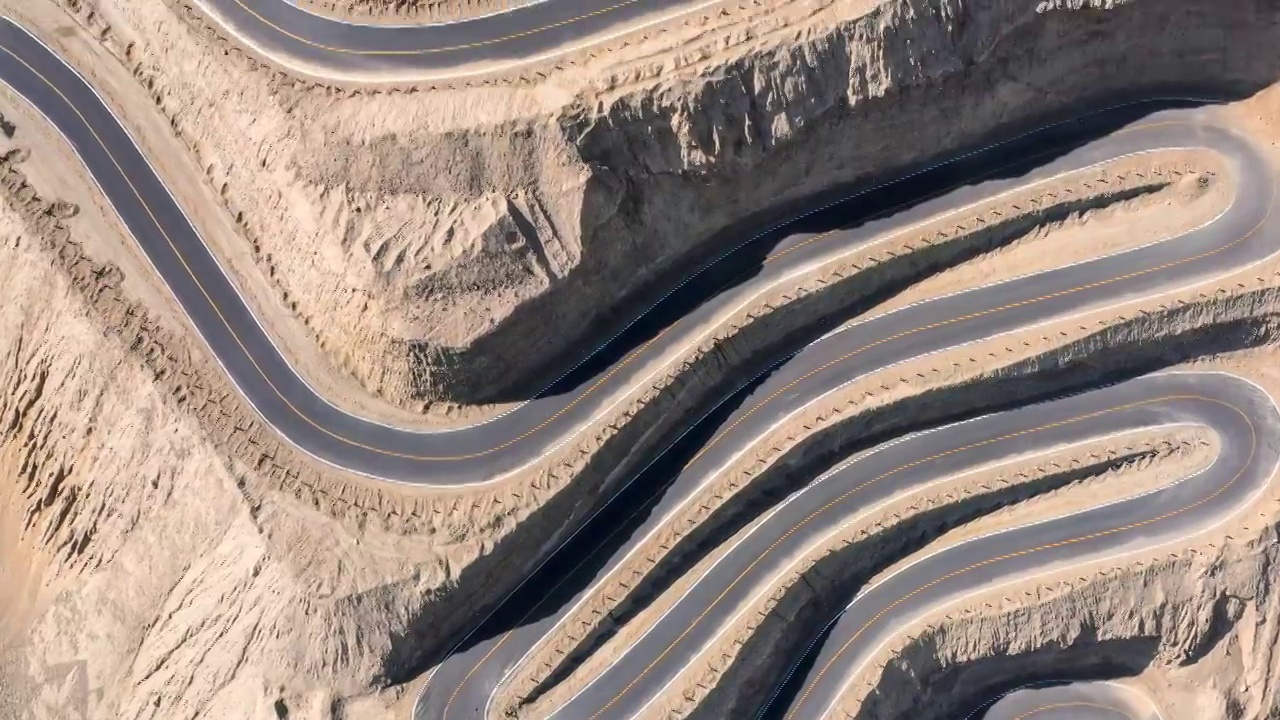 詳情圖-一條有600多個(gè)彎道的道路蜿蜒穿過帕米爾高原