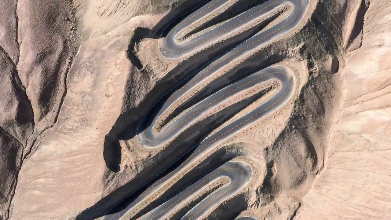 詳情圖-一條有600多個(gè)彎道的道路蜿蜒穿過帕米爾高原