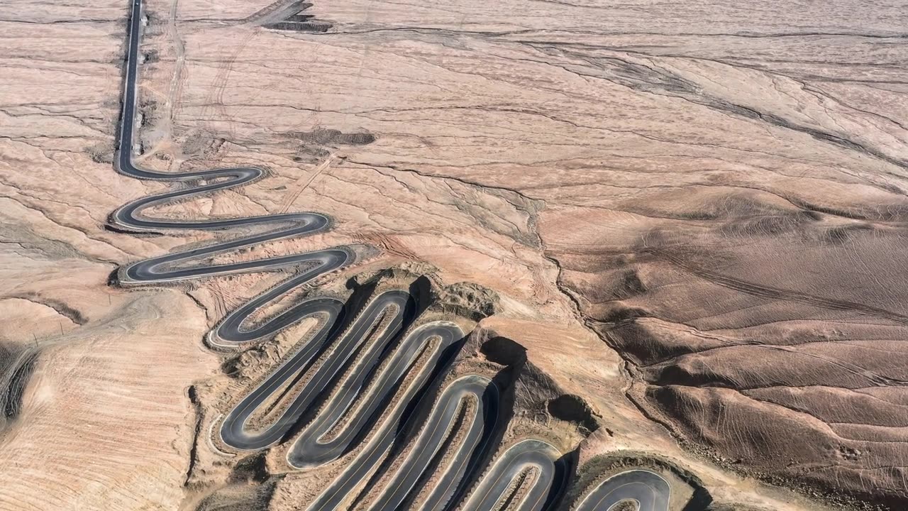 詳情圖-一條有600多個彎道的道路蜿蜒穿過帕米爾高原