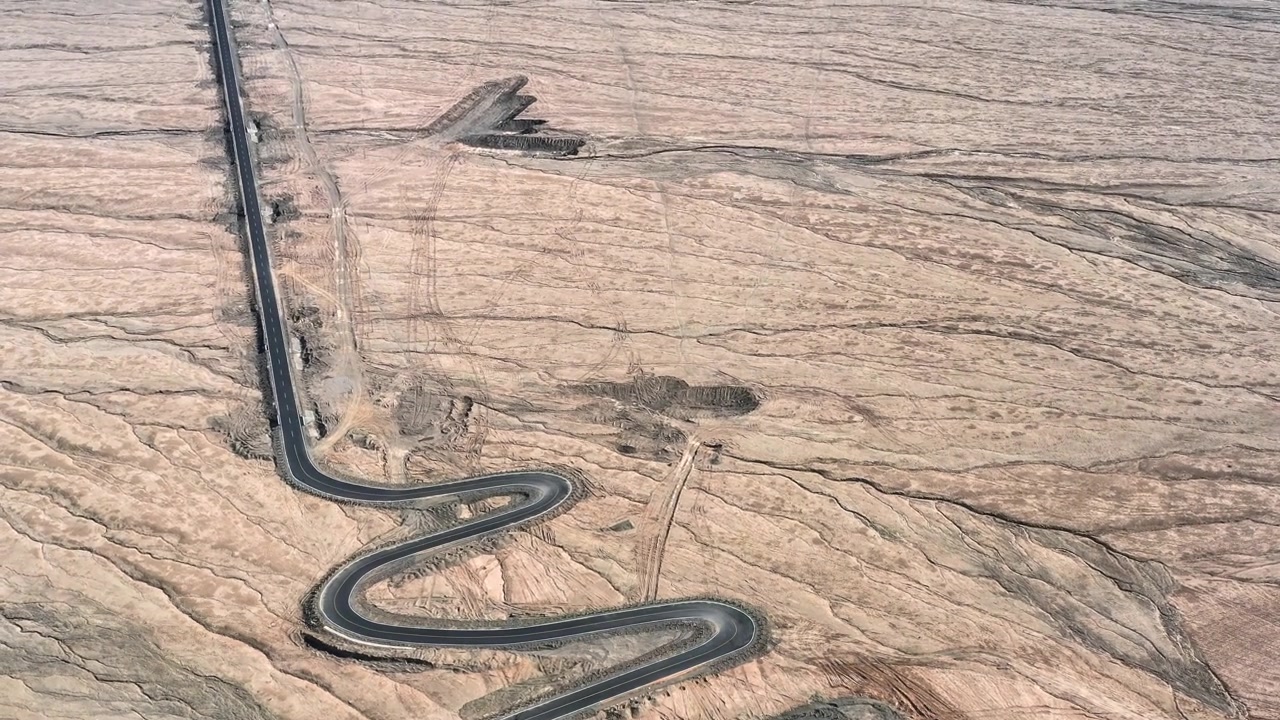 詳情圖-一條有600多個彎道的道路蜿蜒穿過帕米爾高原