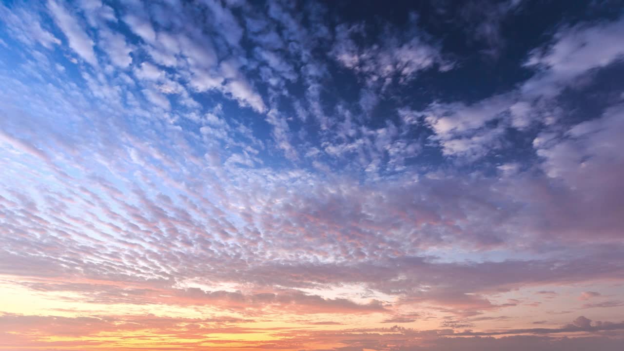 红色的天空像一团火