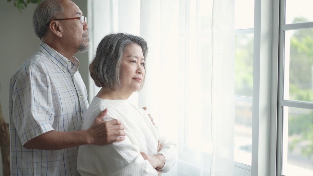 詳情圖-老年夫婦憂傷的退休生活