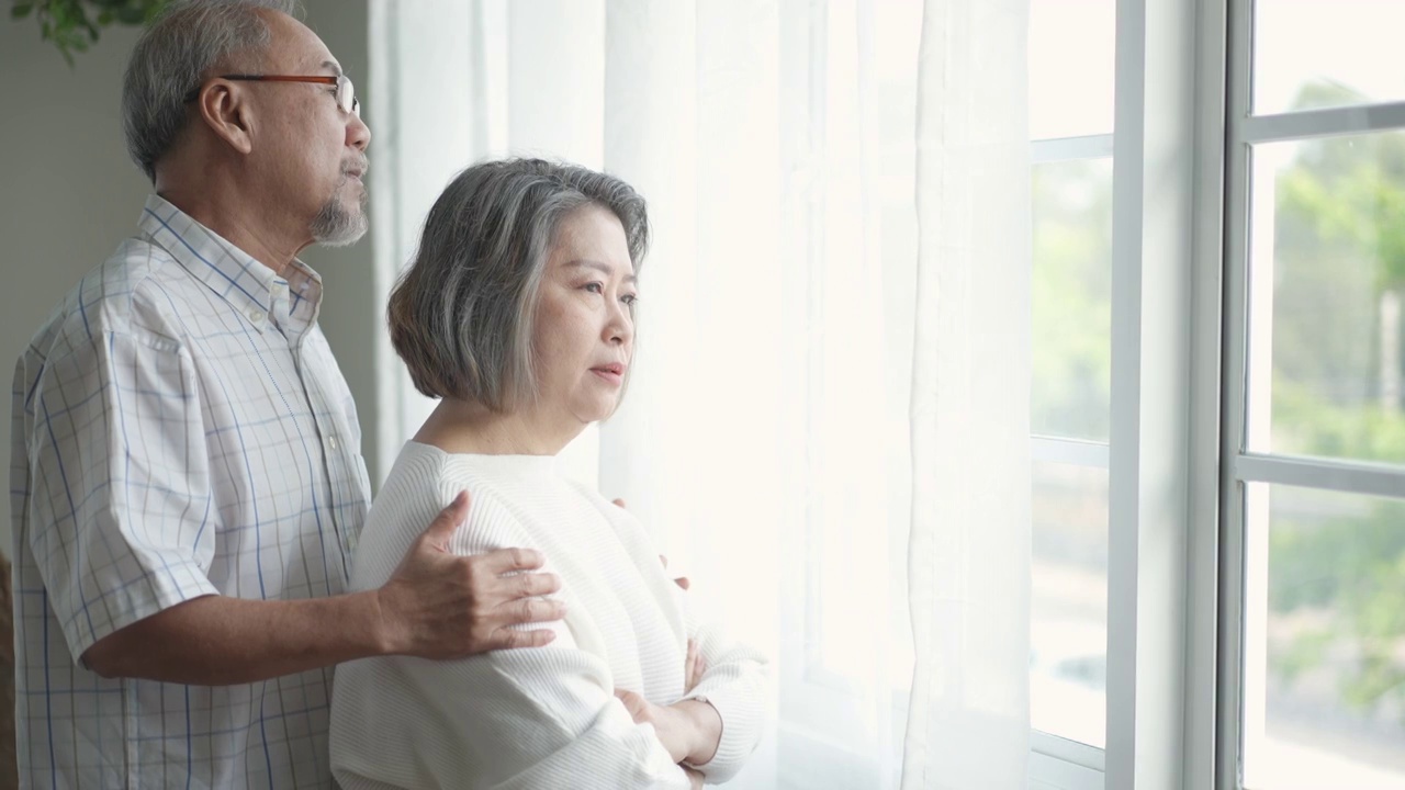 詳情圖-老年夫婦憂傷的退休生活