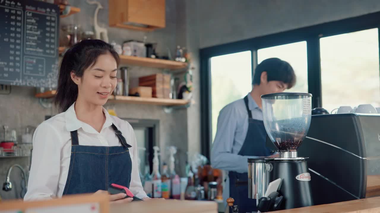 客户使用二维码支付。