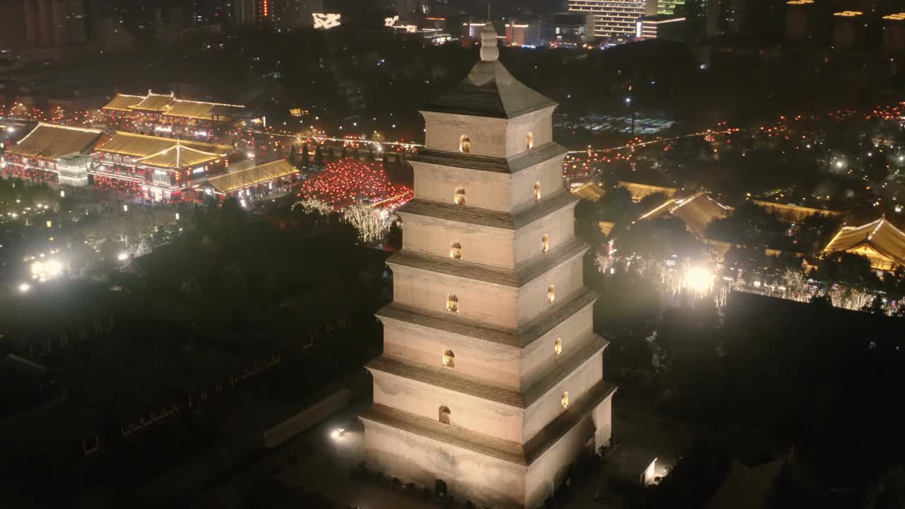 陕西西安大雁塔景区夜间鸟瞰图及城市天际线