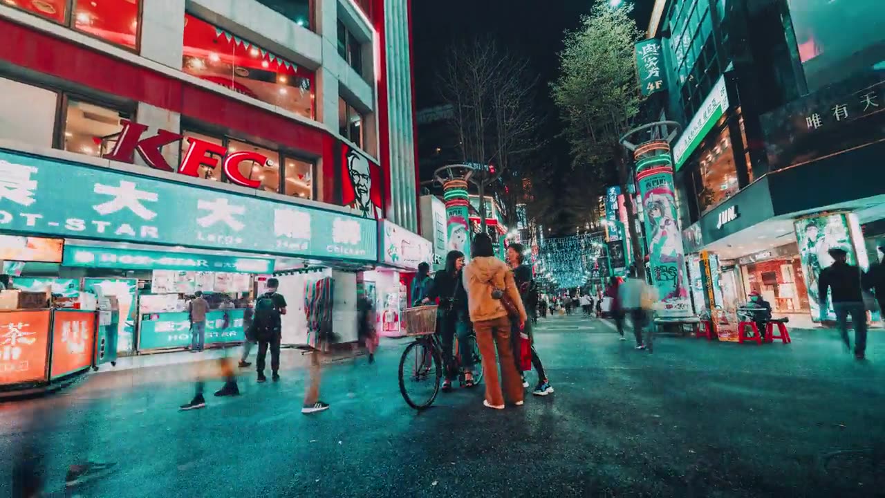 詳情圖-人們在西門町購物區(qū)的360旋轉(zhuǎn)時間間隔