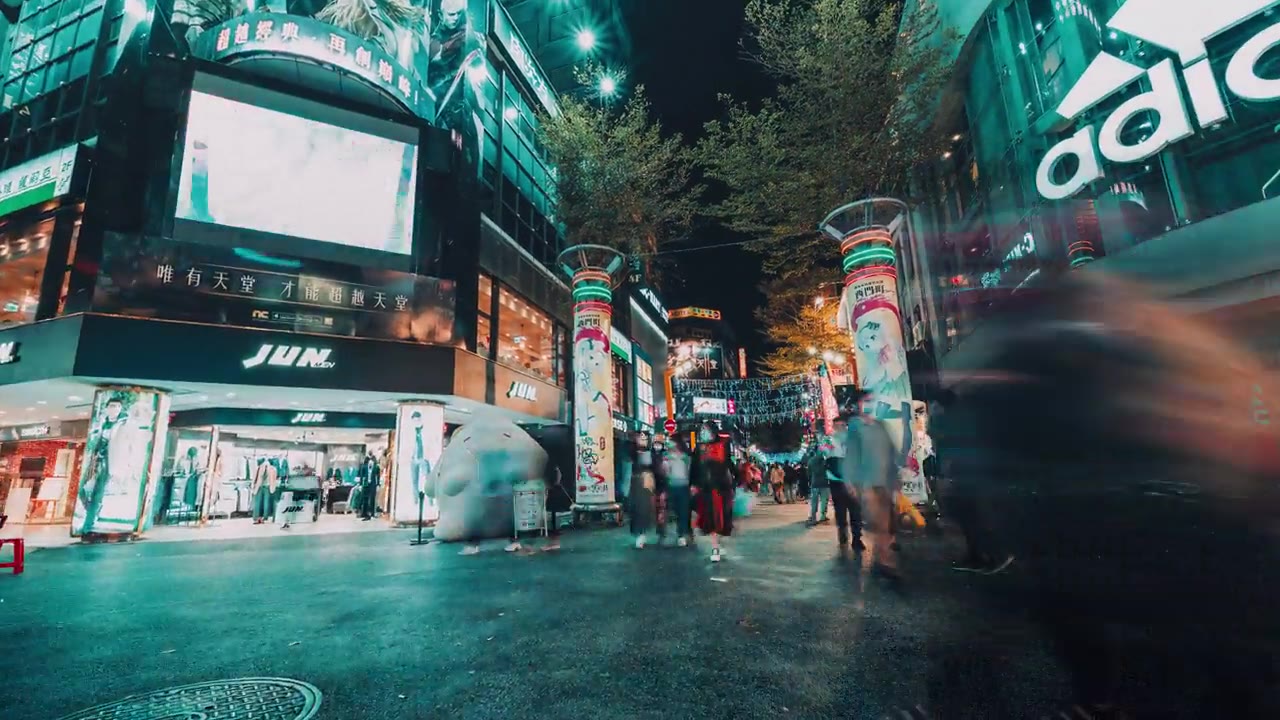 詳情圖-人們在西門町購物區(qū)的360旋轉(zhuǎn)時間間隔