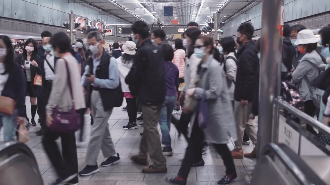 详情图-拥挤的人群在繁忙的车站，台湾