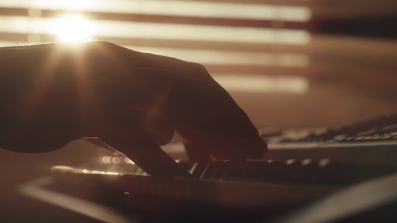 音樂是世界的粘合劑，它把世界凝聚在一起
