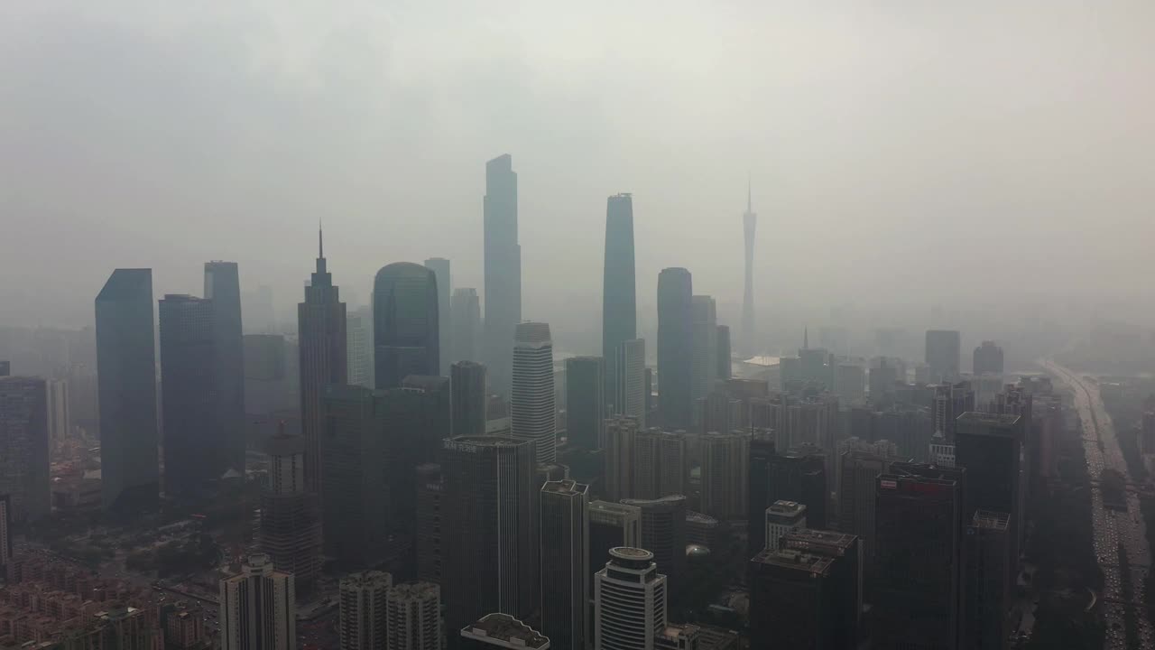 晴朗的雾霾广州市区航拍全景4k中国