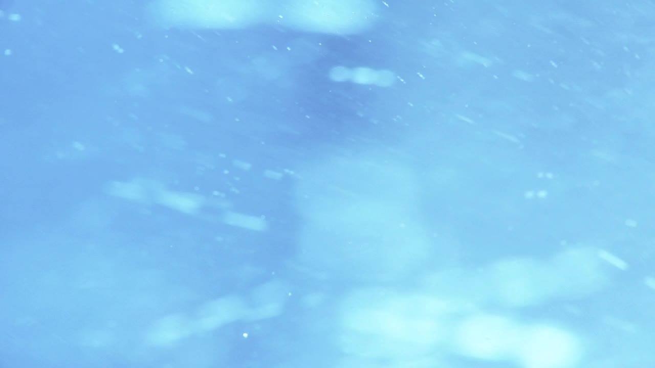 冬季降雪時，隨風(fēng)暴擴(kuò)散粒子