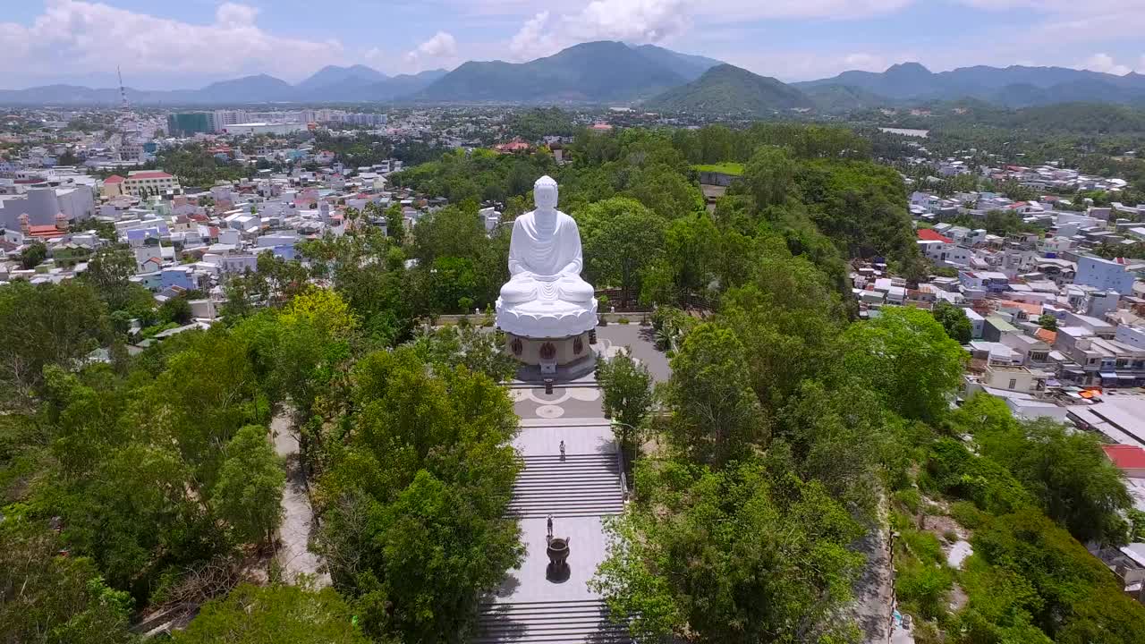 越南芽庄市龙松塔