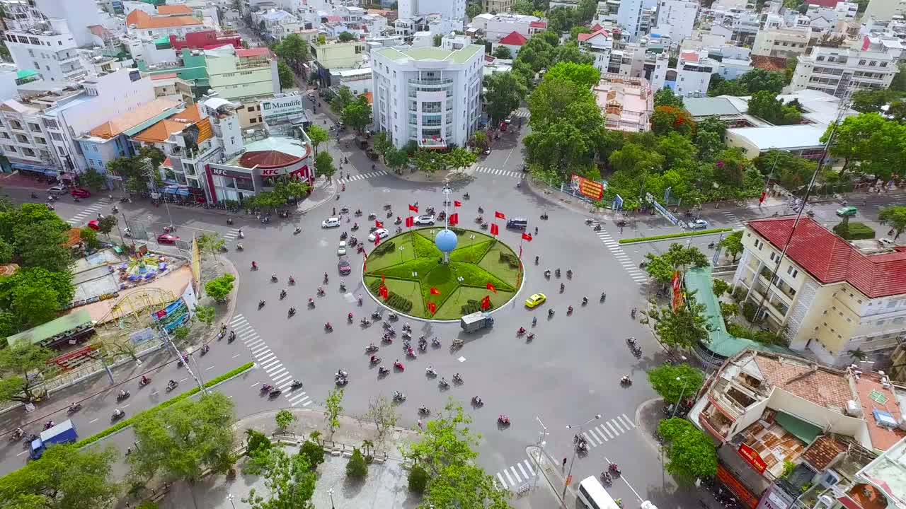 越南庆和省芽庄六路交叉路口