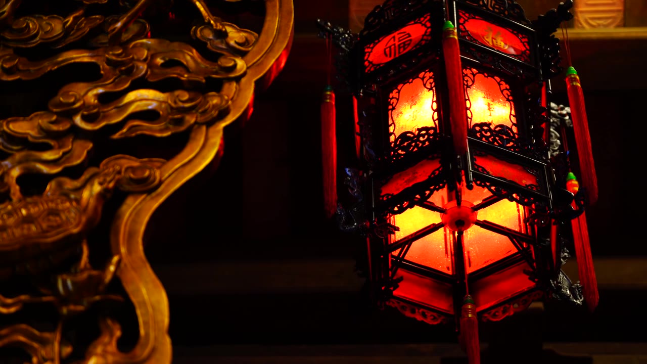 詳情圖-在越南峴港市附近的一座佛教寺廟里，中國紅燈籠在旋轉(zhuǎn)