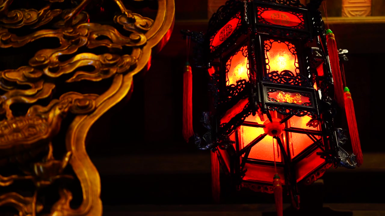 詳情圖-在越南峴港市附近的一座佛教寺廟里，中國紅燈籠在旋轉(zhuǎn)