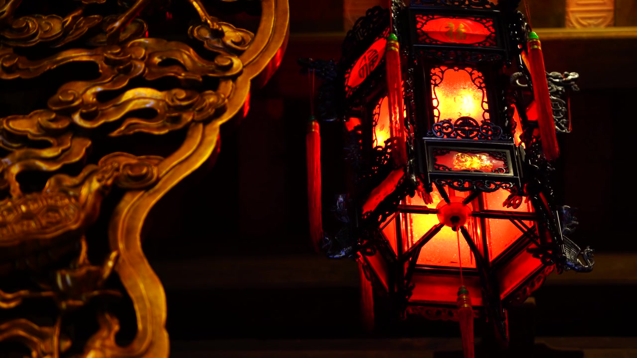 詳情圖-在越南峴港市附近的一座佛教寺廟里，中國紅燈籠在旋轉(zhuǎn)