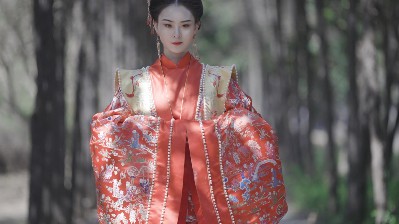 詳情圖-中國(guó)婦女穿著漢服，古代服裝