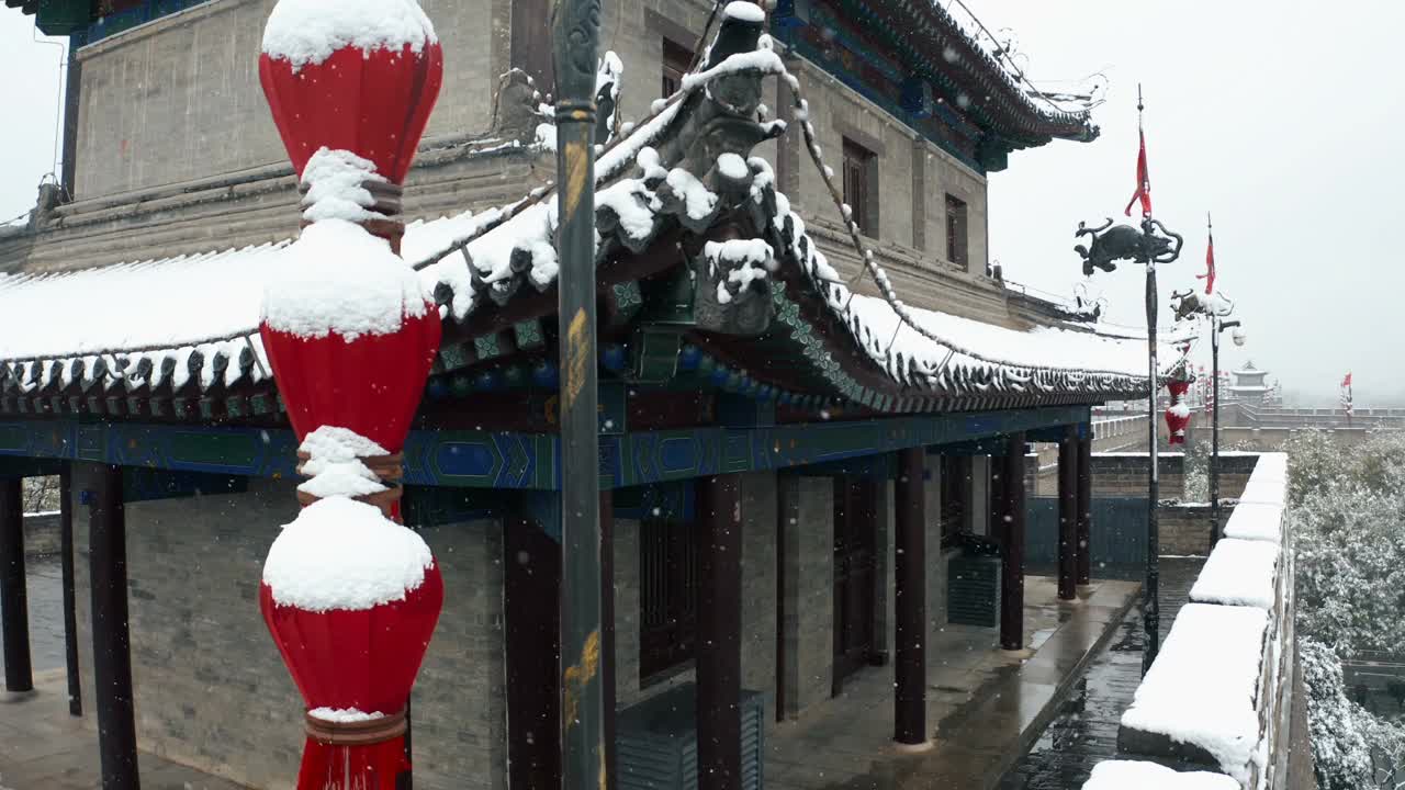 雪景中的西安古城墙，中国。