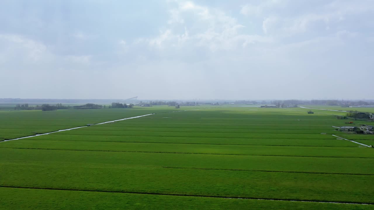 鳥瞰圖草地和天空