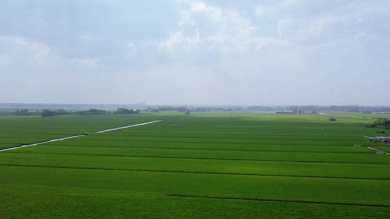 詳情圖-鳥瞰圖草地和天空