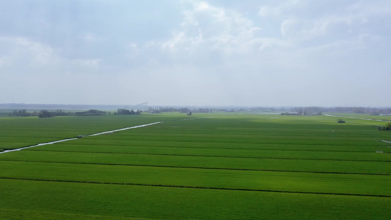 詳情圖-鳥瞰圖草地和天空