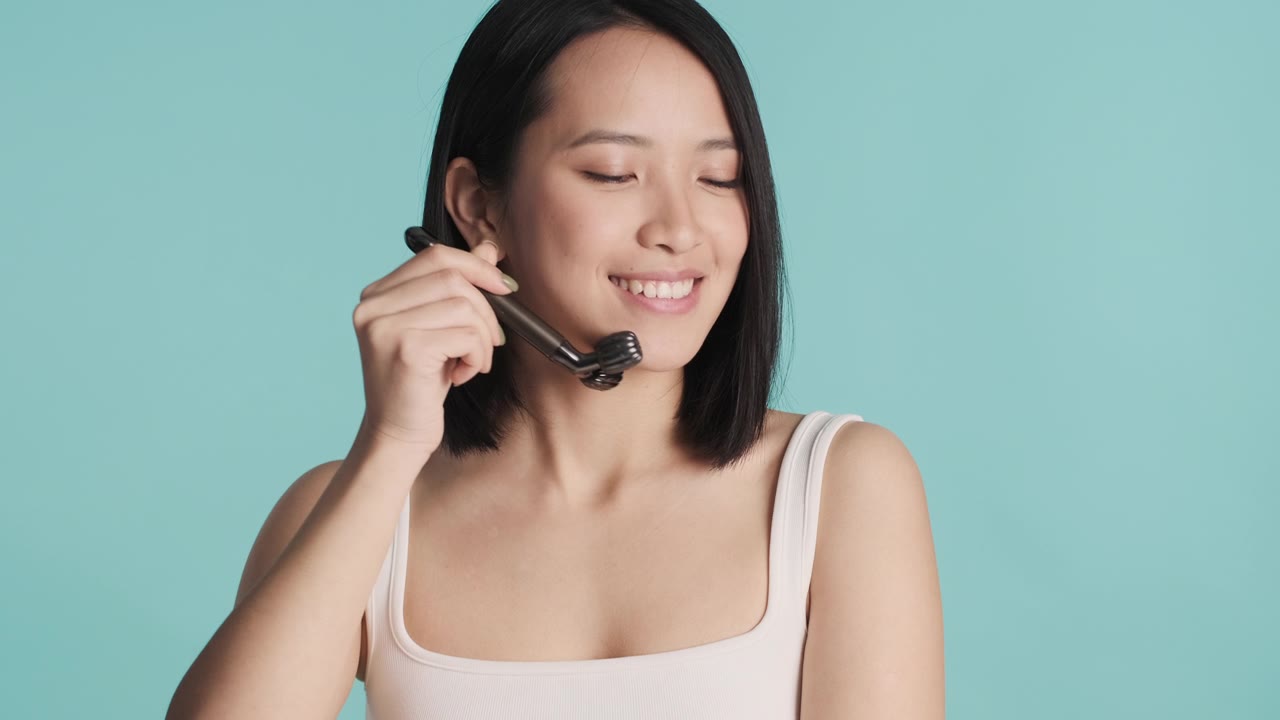 详情图-亚洲女性晨间例行皮肤护理