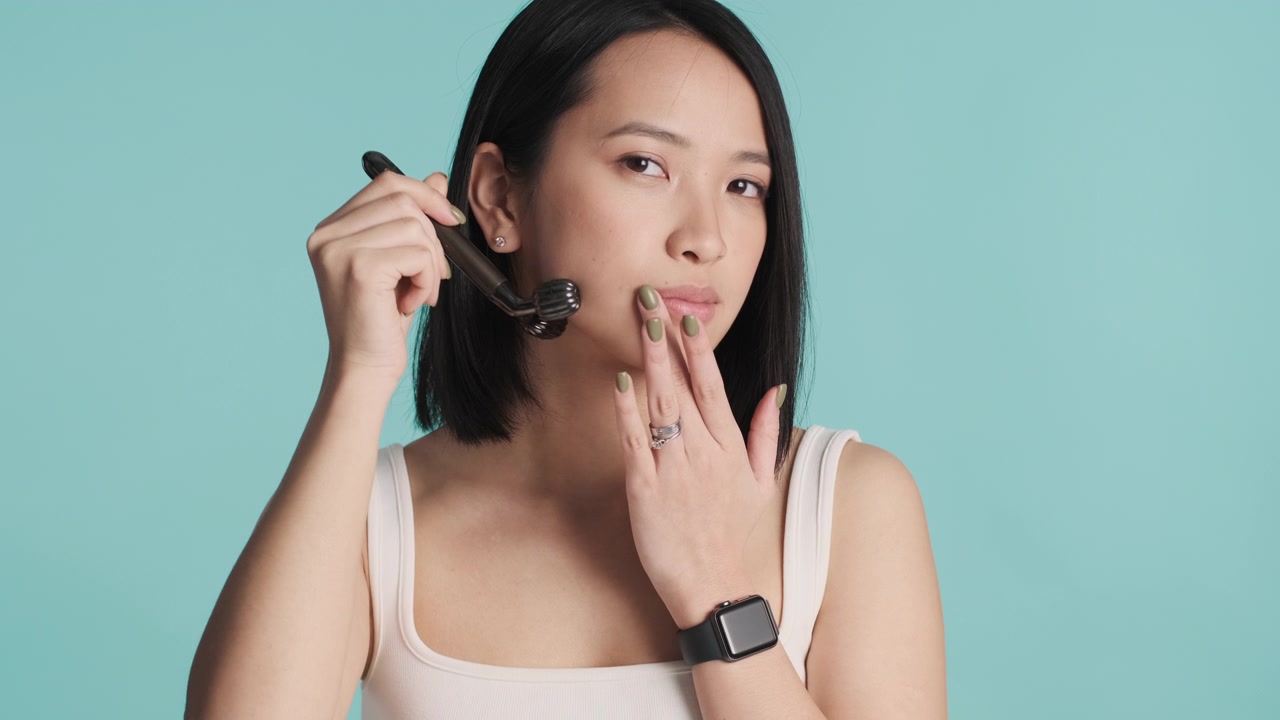 详情图-亚洲女性晨间例行皮肤护理