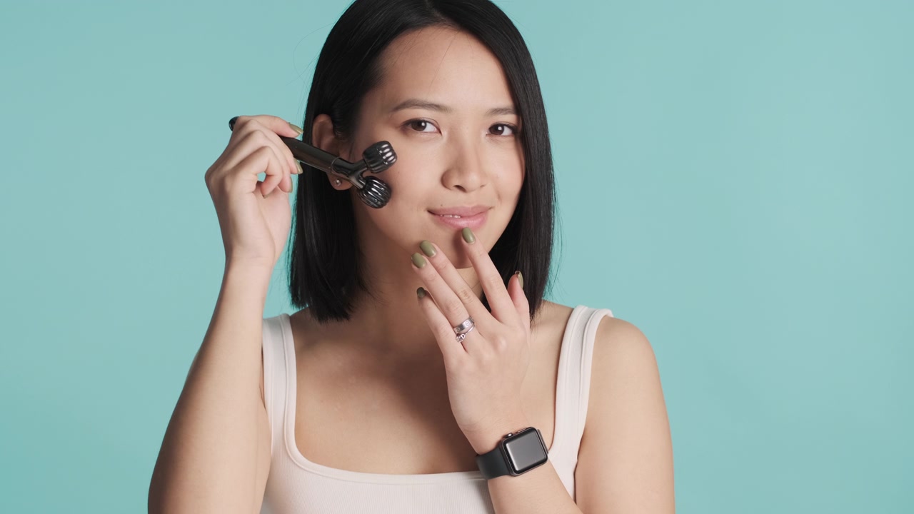 详情图-亚洲女性晨间例行皮肤护理