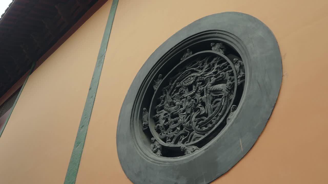 中国杭州灵隐寺墙上的浮雕。