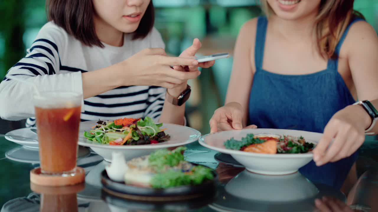 飯店友情團圓飯。