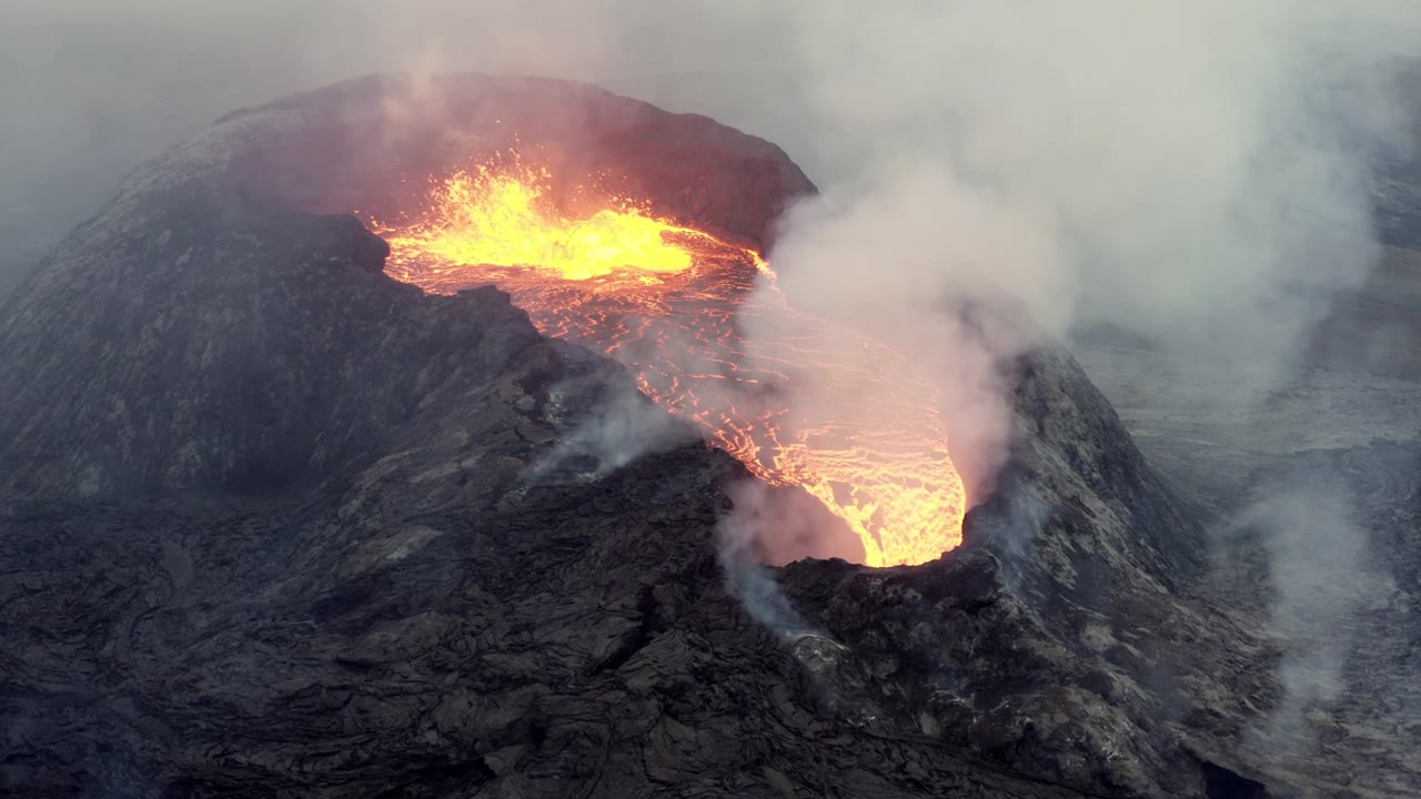 详情图-冰岛爆发Fagradalsfjall火山4K无人机飞越视频
