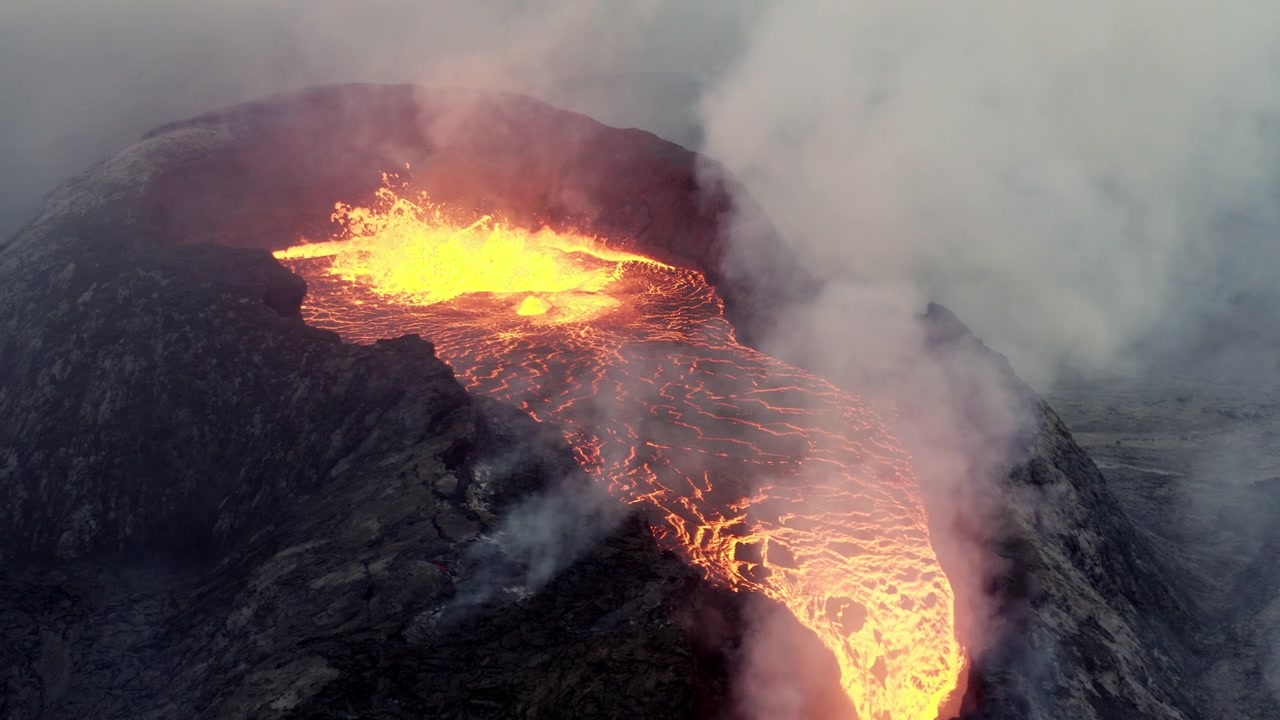 详情图-冰岛爆发Fagradalsfjall火山4K无人机飞越视频