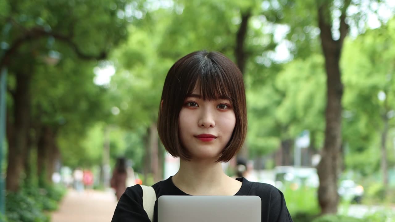 詳情圖-微笑的年輕亞洲婦女肖像