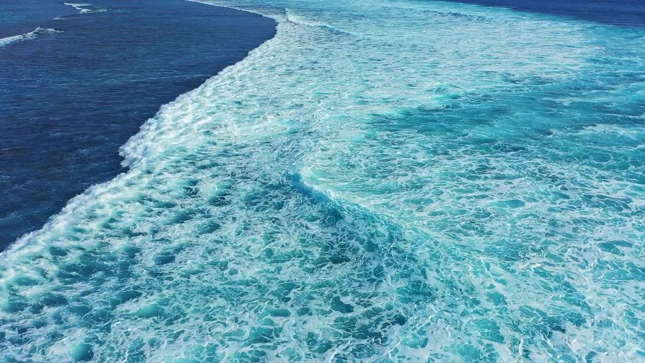 詳情圖-無(wú)人機(jī)拍攝海浪在海洋上翻滾